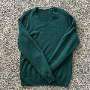 Saks Fifth Avenue green cashmere sweater lightly used